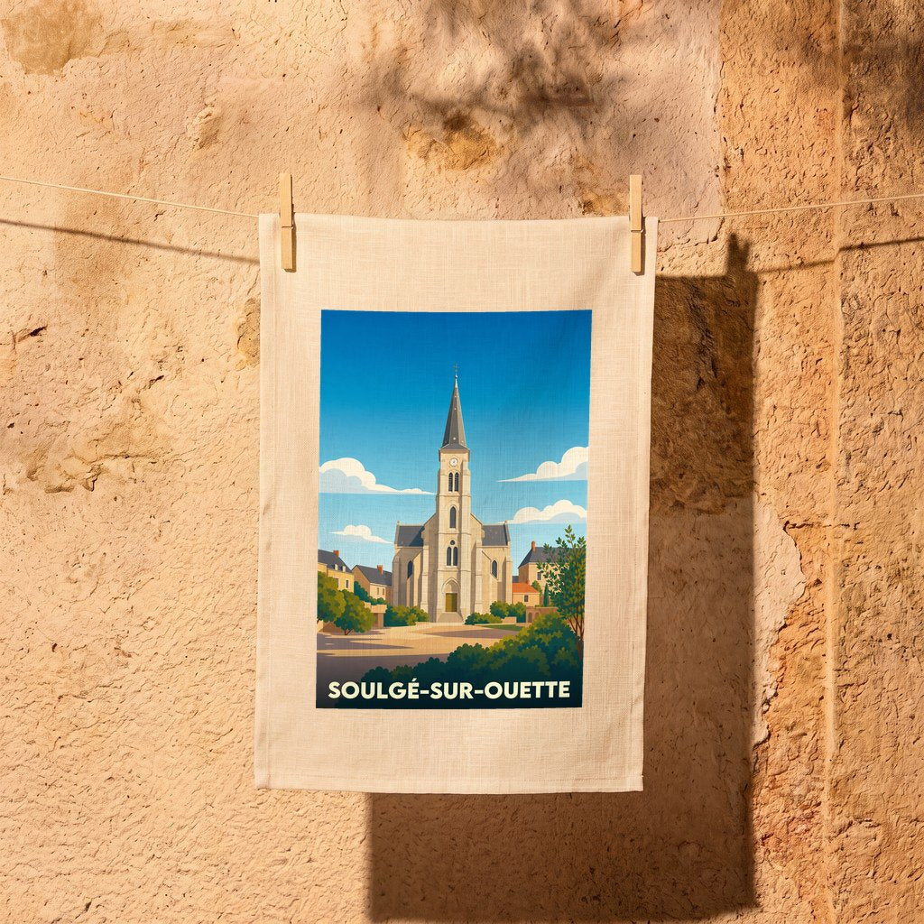 Torchon souvenir de la ville de Soulgé-sur-Ouette avec une illustration stylisée de son église.