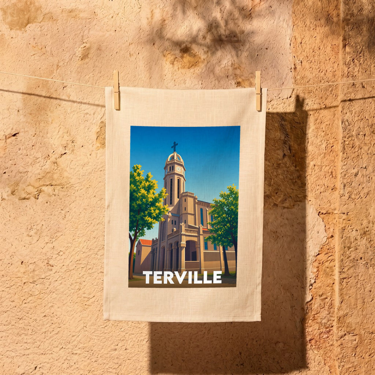 Torchon souvenir de la ville de Terville avec une illustration stylisée de son église et de son clocher.