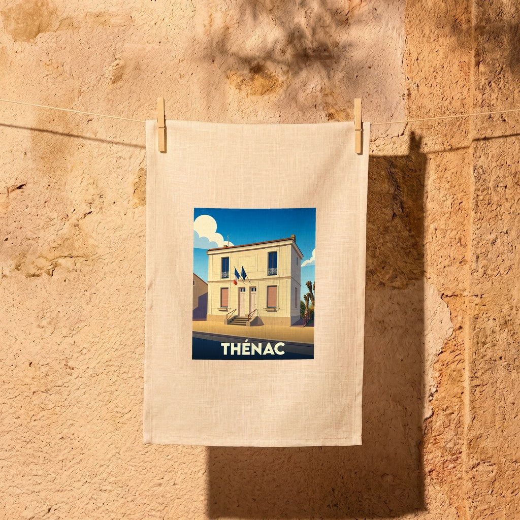 Torchon souvenir de la ville de Thénac illustré d'un dessin stylisé de sa mairie.