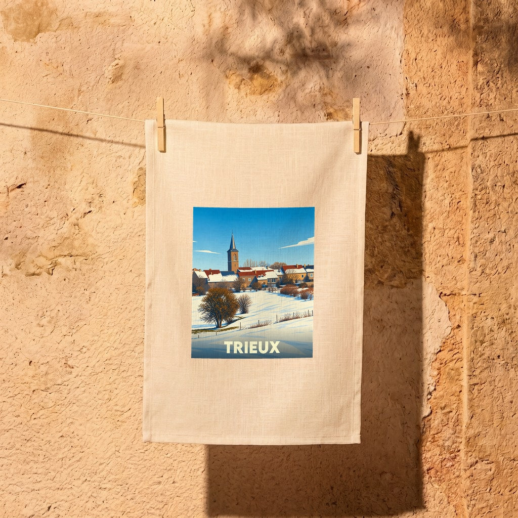 Torchon souvenir de la ville de Trieux avec une illustration stylisée d'un paysage hivernal.
