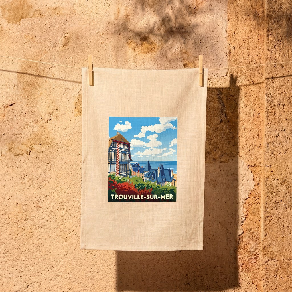 Torchon souvenir de Trouville-sur-Mer avec une illustration stylisée d'une villa normande en bord de mer.