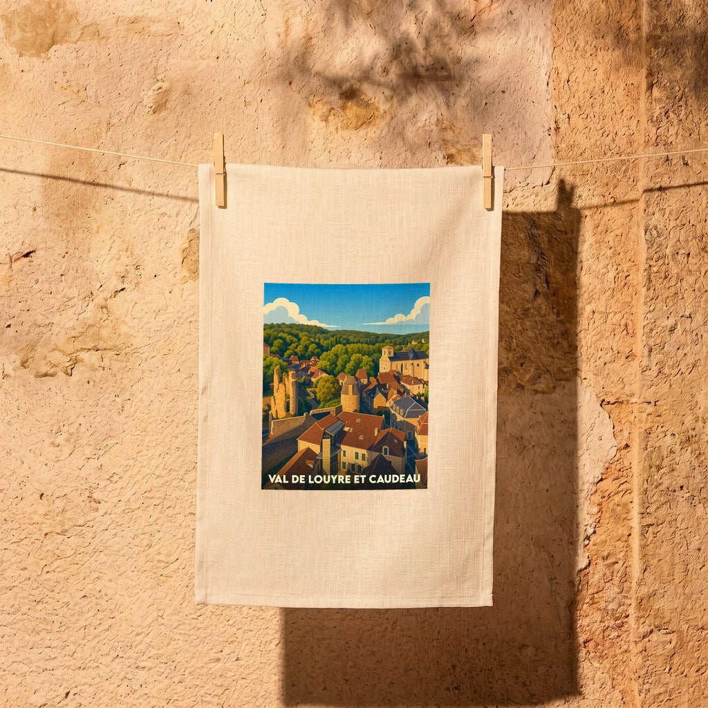 Torchon souvenir de la ville de Val de Louyre et Caudeau avec une illustration stylisée.