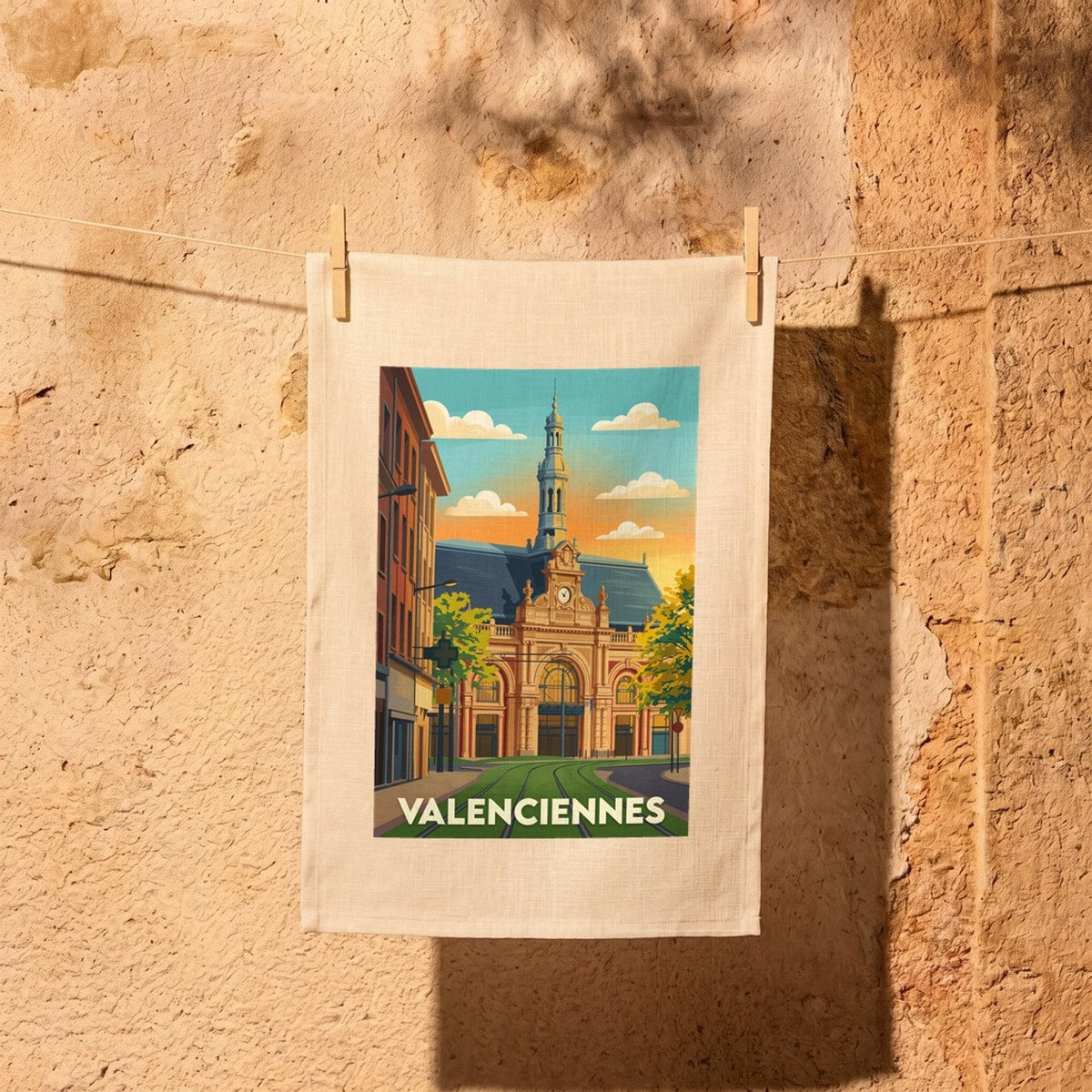 Torchon souvenir de la ville de Valenciennes avec une illustration stylisée.