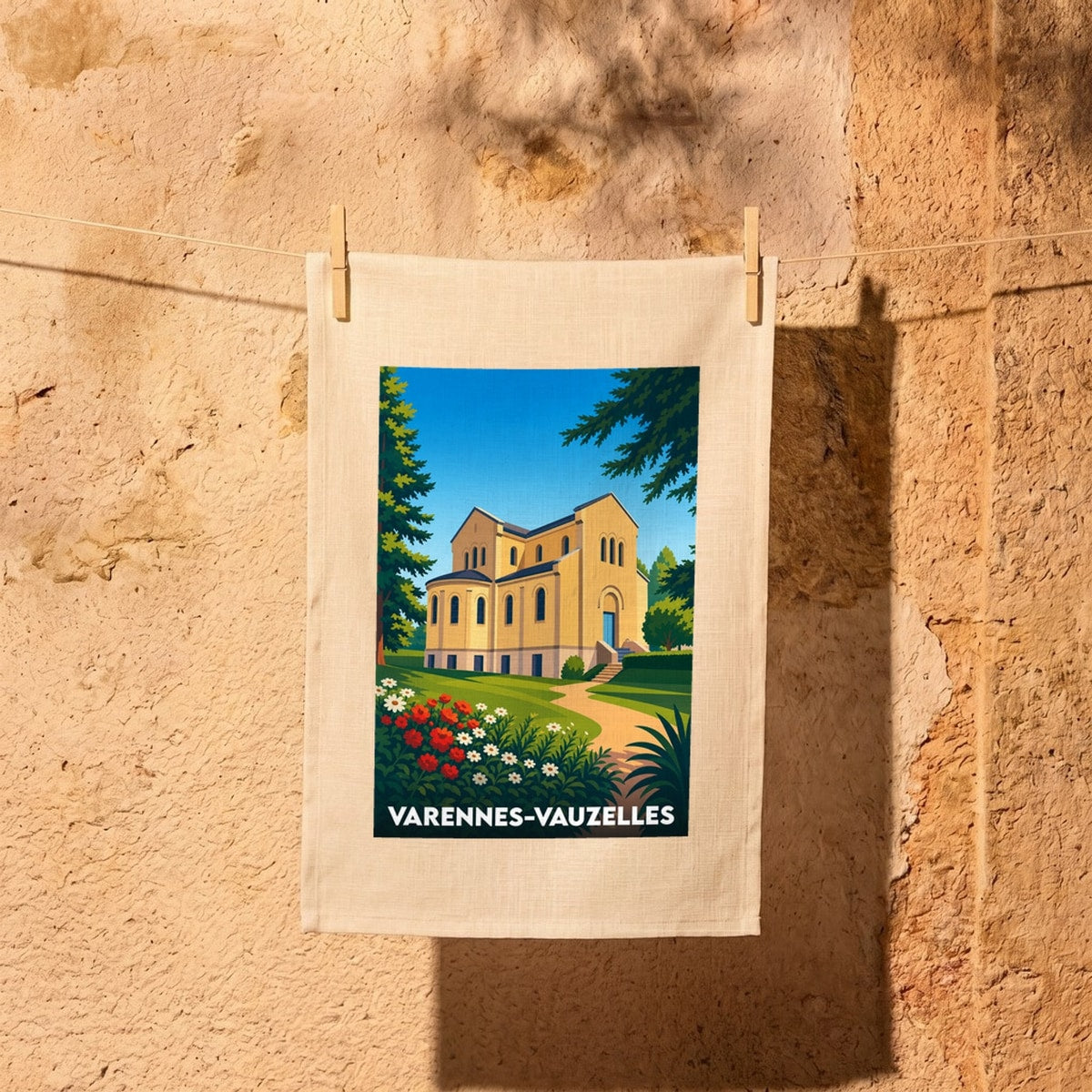 Torchon souvenir de la ville de Varennes-Vauzelles avec une illustration stylisée de l'église Notre-Dame-de-l'Orme.