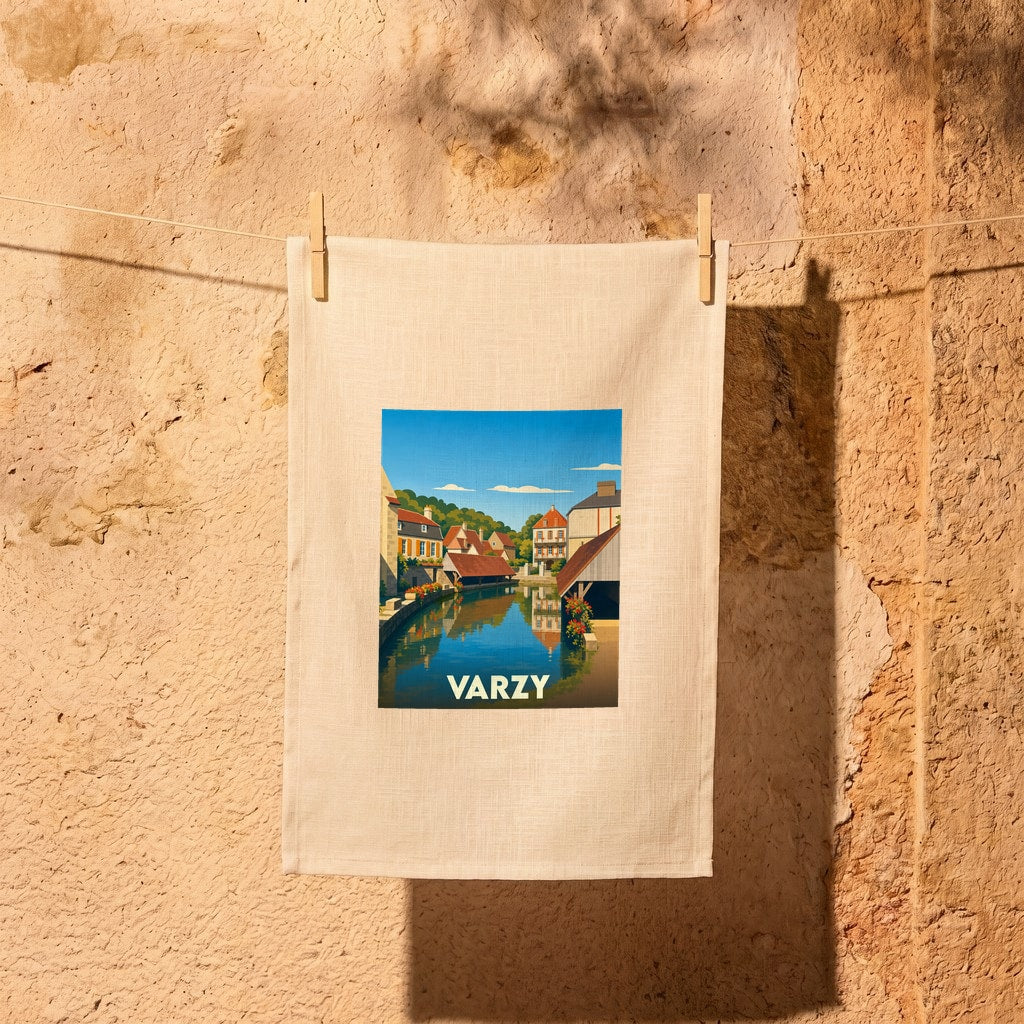 Torchon souvenir de la ville de Varzy orné d’une illustration stylisée de ses canaux.
