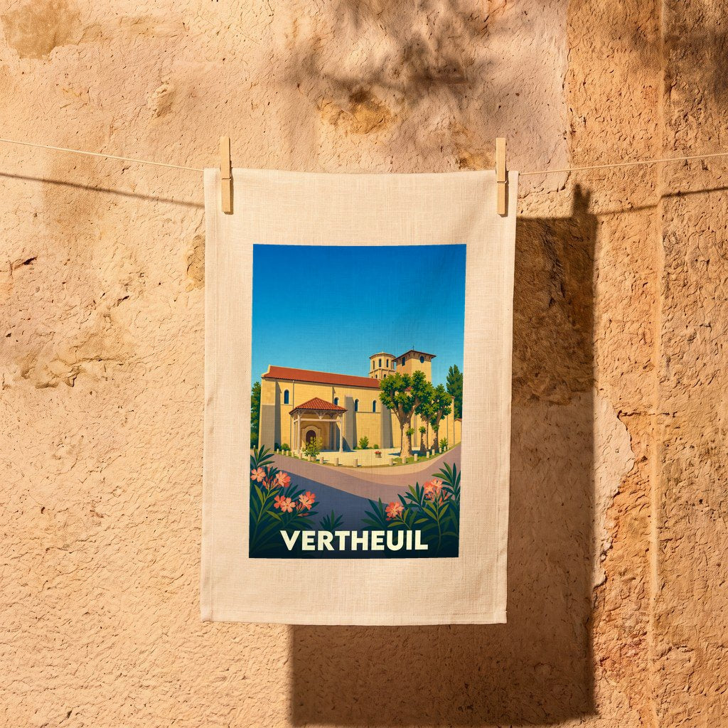 Torchon souvenir de la ville de Vertheuil avec une illustration stylisée de son abbaye.