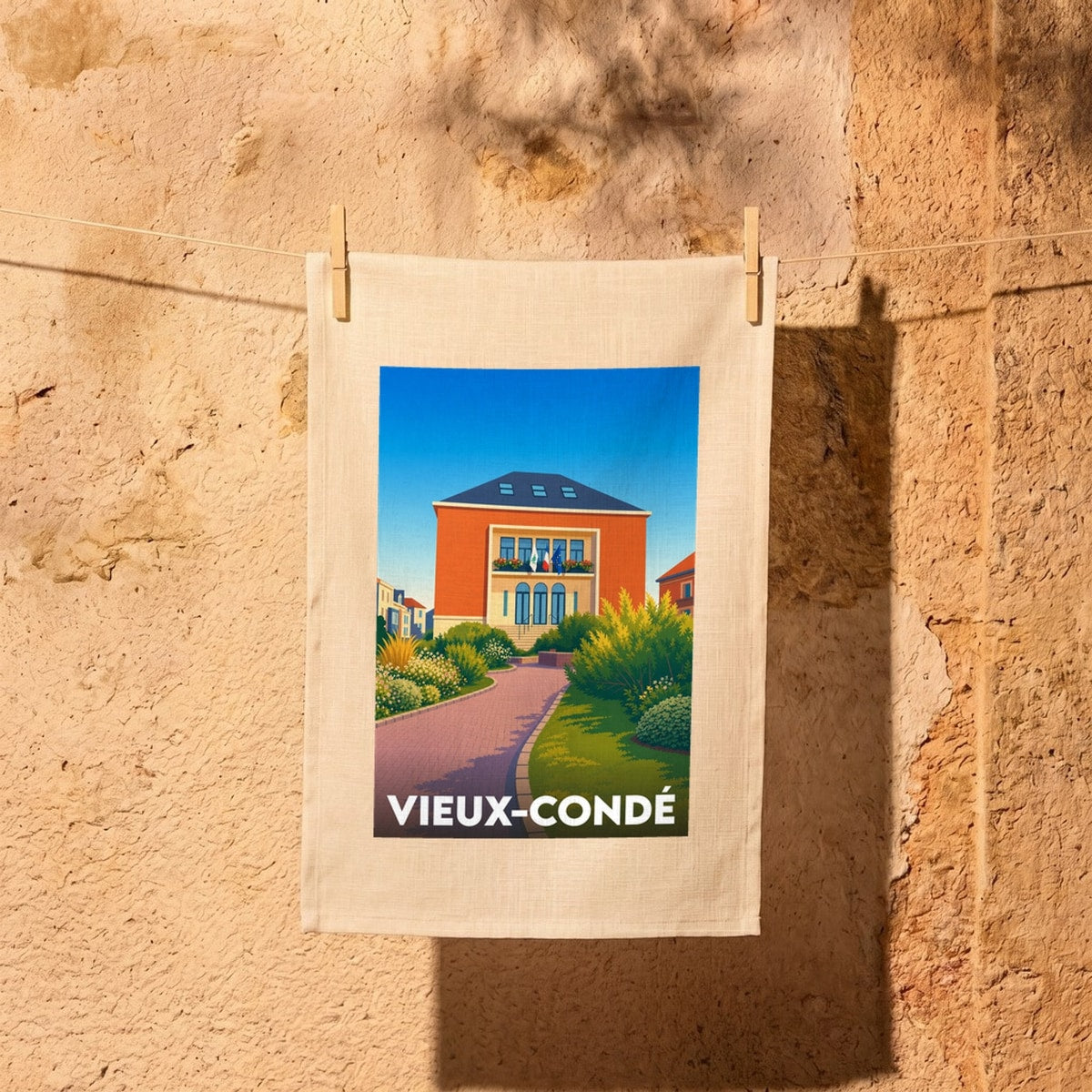 Torchon souvenir de la ville de Vieux-Condé avec une illustration stylisée de son hôtel de ville.