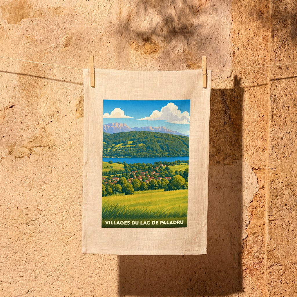 Torchon souvenir des Villages du Lac de Paladru avec une illustration de paysage champêtre.
