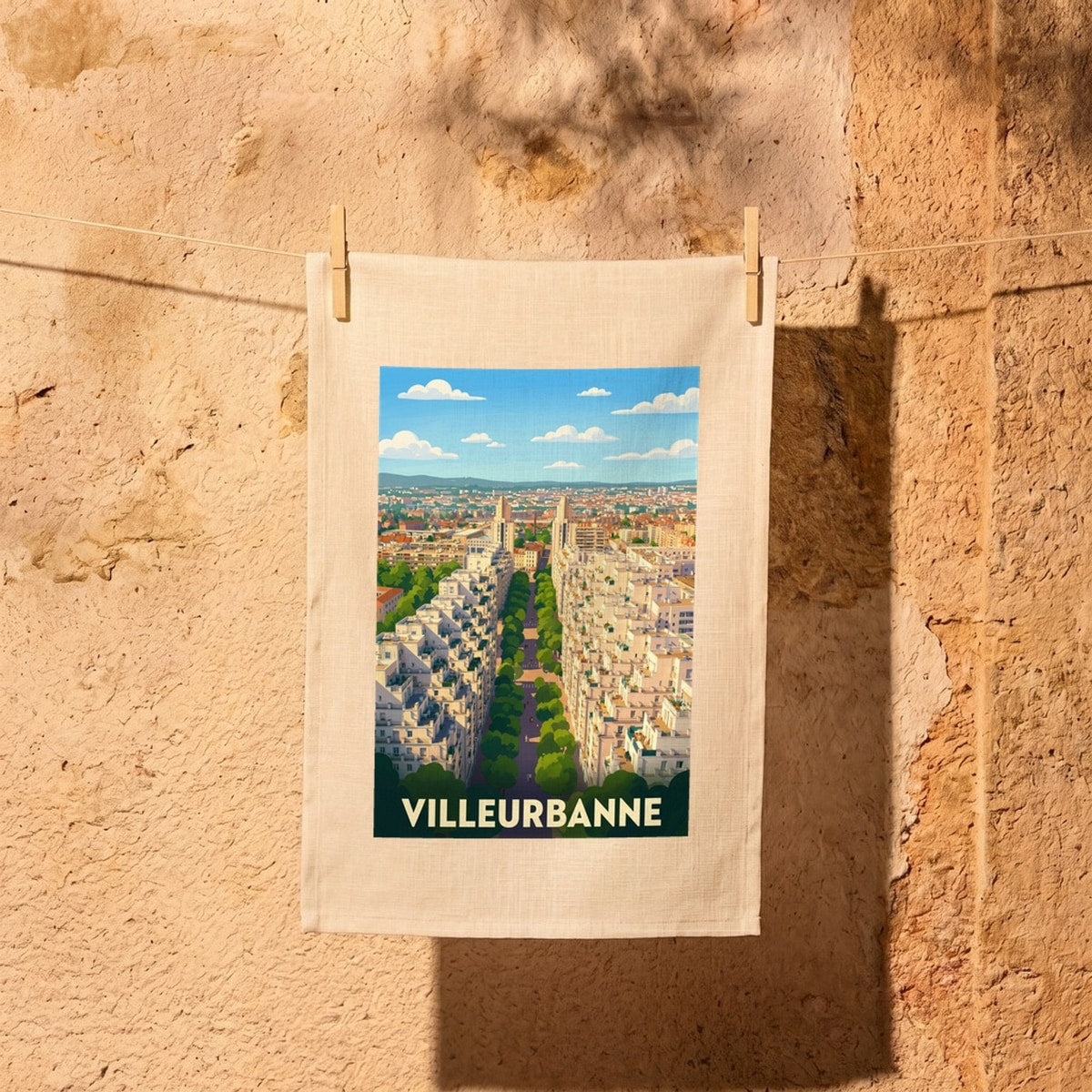 Torchon souvenir de la ville de Villeurbanne avec une illustration stylisée.