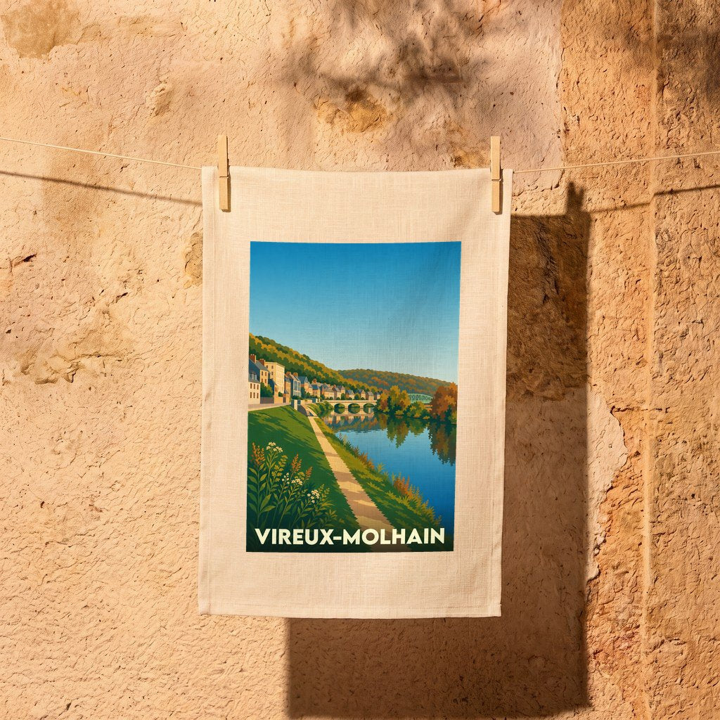 Torchon souvenir de la ville de Vireux-Molhain avec une illustration stylisée d'un paysage fluvial.