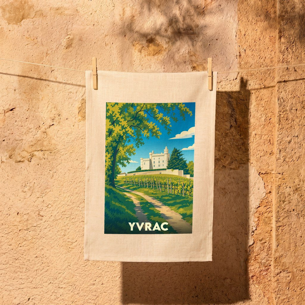 Torchon souvenir de la ville d'Yvrac avec une illustration stylisée d'un château et de vignobles.