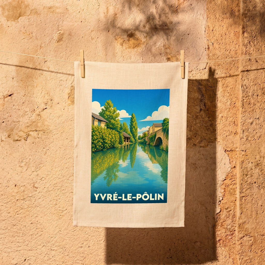 Torchon souvenir de la ville d'Yvré-le-Pôlin illustrant un paysage de rivière paisible au style graphique.