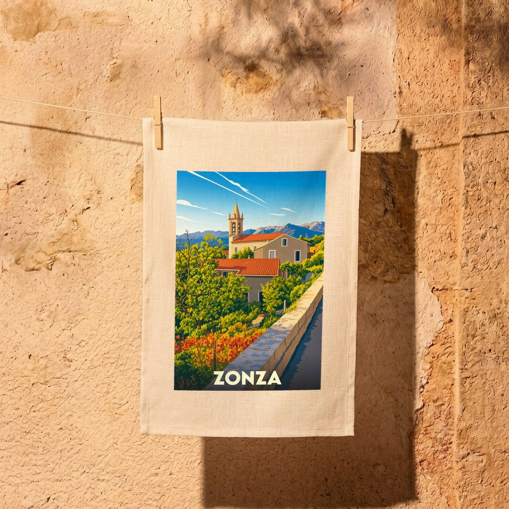 Torchon souvenir de la ville de Zonza avec une illustration stylisée d'un village corse ensoleillé.