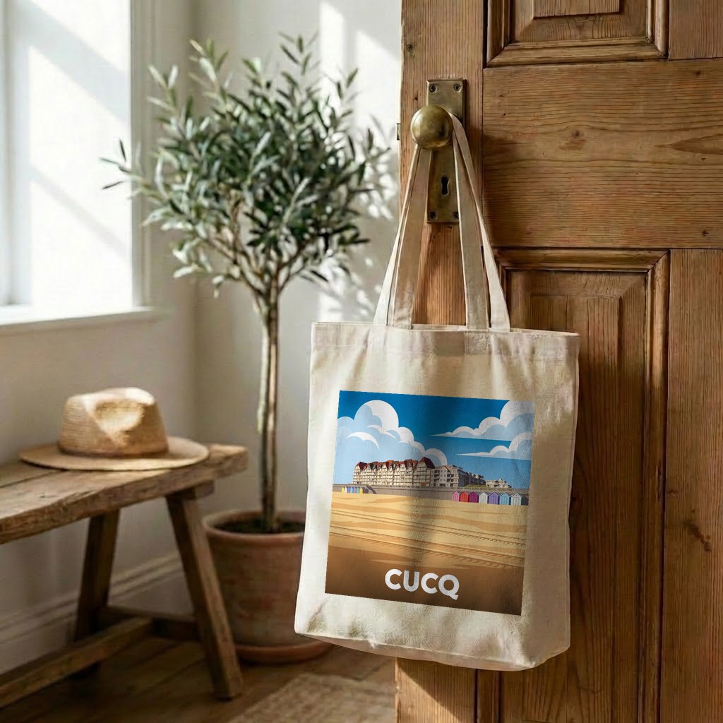 Tote bag souvenir de la ville de Cucq avec une illustration stylisée.