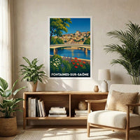 Affiche souvenir de la ville de Fontaines-sur-Saône avec une illustration colorée et stylisée représentant son pont et ses quais fleurinis.