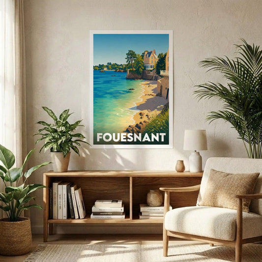 Affiche souvenir de la ville de Fouesnant illustrant une plage ensoleillée dans un style vintage.