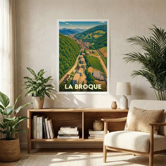 Affiche souvenir de la ville de La Broque avec une illustration stylisée de son paysage montagneux.