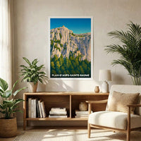 Affiche souvenir de la ville de Plan-d'Aups-Sainte-Baume avec une illustration stylisée de ses paysages rocheux.