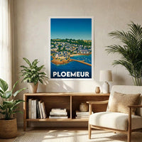 Affiche souvenir de la ville de Ploemeur avec une illustration stylisée de son paysage côtier.