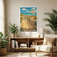 Affiche souvenir de la ville de Soulac-sur-Mer avec une illustration stylisée d'un chemin de dunes menant à la plage.