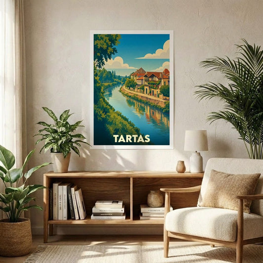 Affiche souvenir de la ville de Tartas avec une illustration stylisée d'un cours d'eau bordé de maisons.
