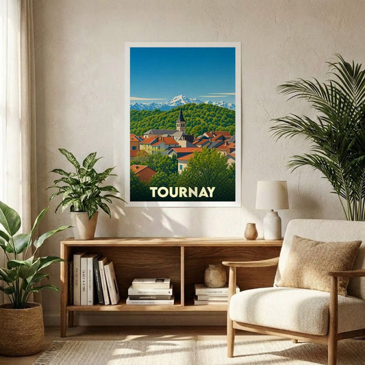 Affiche souvenir de la ville de Tournay avec une illustration stylisée d'un village devant des montagnes enneigées.
