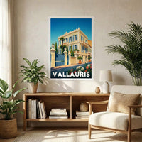 Affiche souvenir de la ville de Vallauris avec une illustration stylisée d'une villa provençale.