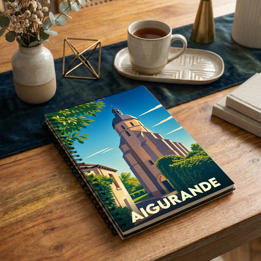 Carnet à spirales souvenir de la ville d'Aigurande avec une illustration stylisée de son église.