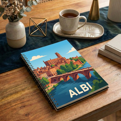 Carnet à spirales souvenir de la ville d'Albi avec une illustration stylisée de sa cathédrale et du Pont Vieux.