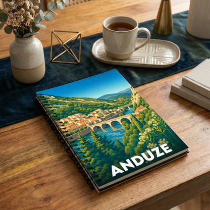 Carnet souvenir de la ville d'Anduze avec une illustration stylisée.