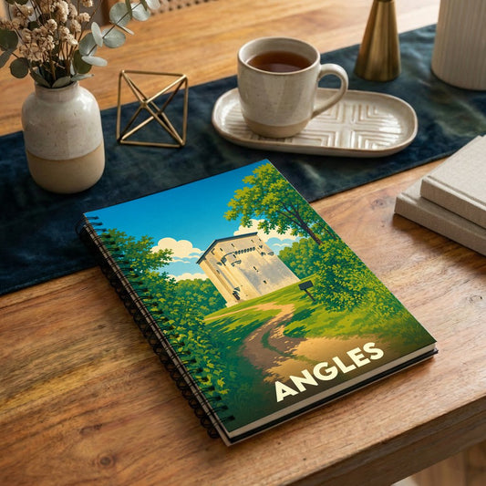 Carnet de notes souvenir de la ville d'Angles avec une illustration stylisée de son donjon.