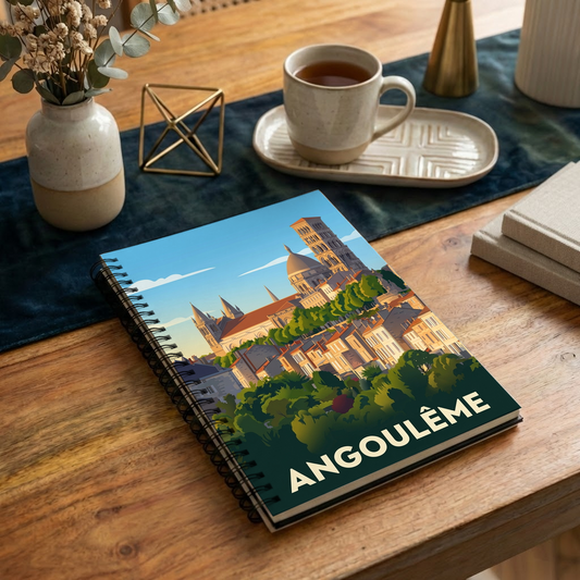 Carnet souvenir de la ville d'Angoulême avec une illustration stylisée.