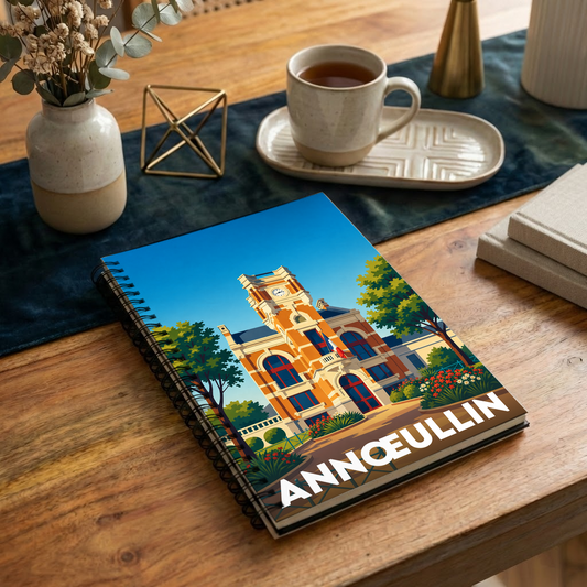 Carnet à spirales souvenir de la ville d'Annœullin avec une illustration stylisée de son hôtel de ville.