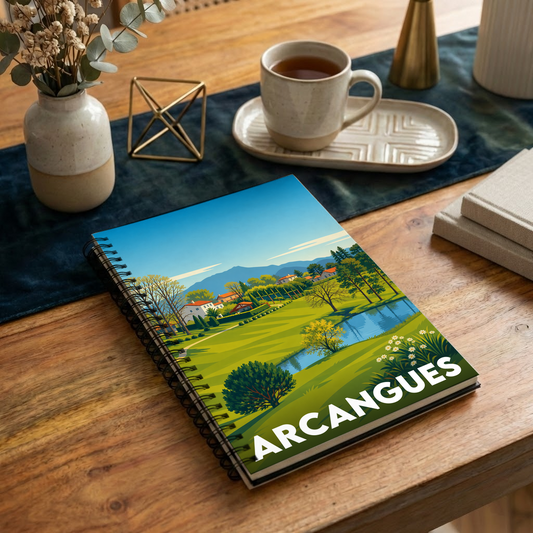 Carnet souvenir de la ville d'Arcangues avec une illustration de paysage stylisée.