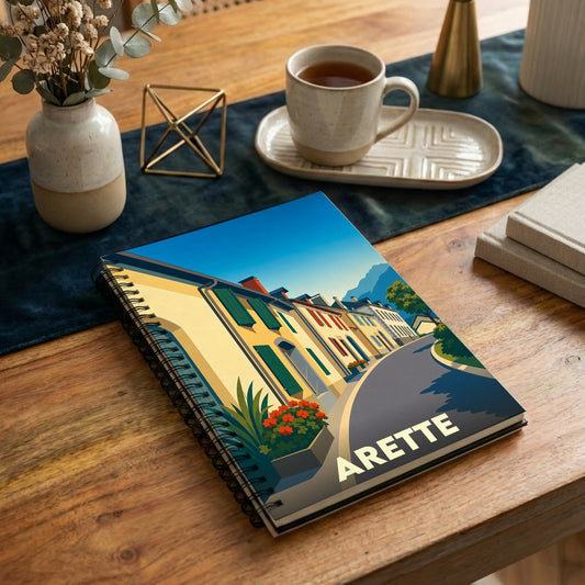 Carnet souvenir de la ville d'Arette orné d'une illustration stylisée d'une rue pittoresque.