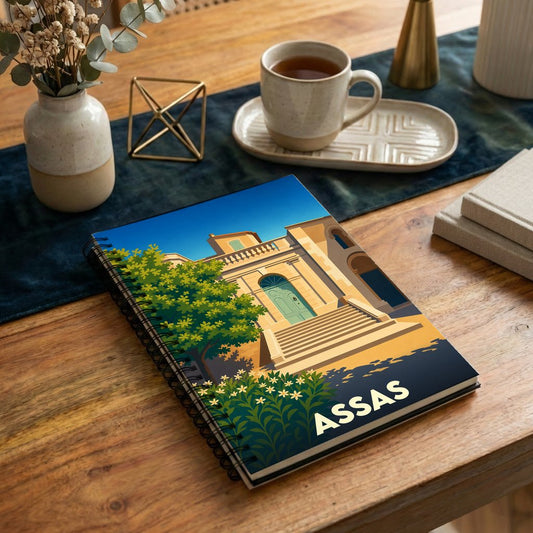 Carnet souvenir de la ville d'Assas avec une illustration stylisée de son patrimoine architectural.