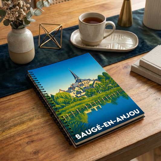 Carnet souvenir de la ville de Baugé-en-Anjou avec une illustration stylisée représentant un paysage au bord de l'eau.