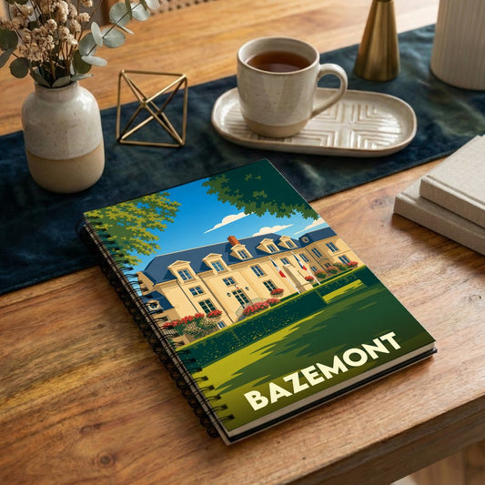Carnet à spirales souvenir de la ville de Bazemont avec une illustration stylisée de sa mairie.