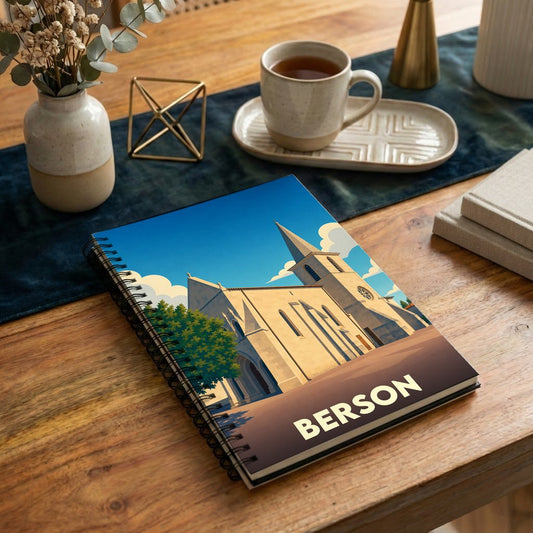 Carnet souvenir de la ville de Berson avec une illustration stylisée de son église sous un ciel bleu.