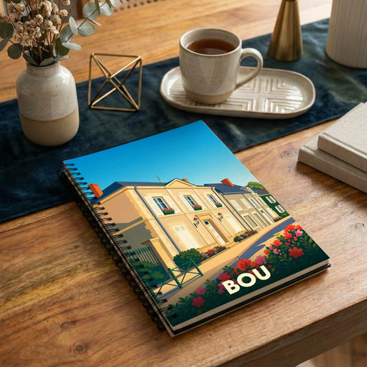 Carnet souvenir de la ville de Bou avec une illustration stylisée de ses bâtiments et jardins.