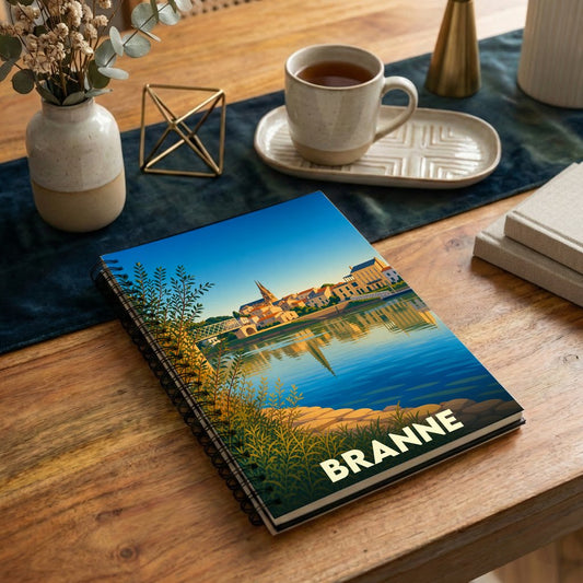 Carnet souvenir de la ville de Branne avec une illustration stylisée des bords de la Dordogne.