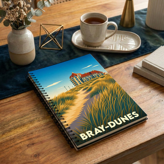 Carnet de notes souvenir de Bray-Dunes orné d'une illustration stylisée de ses dunes et de son architecture.
