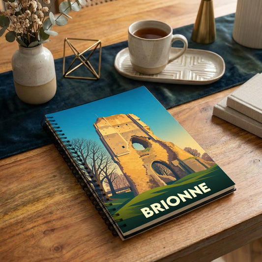 Carnet souvenir de la ville de Brionne avec une illustration stylisée de son donjon médiéval.