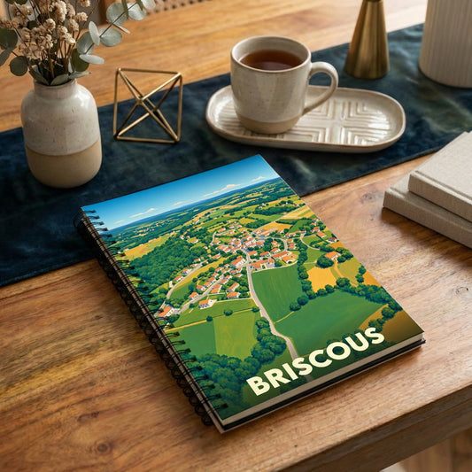 Carnet souvenir de la ville de Briscous avec une illustration aérienne stylisée.