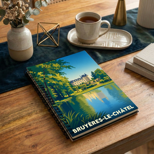 Carnet souvenir de la ville de Bruyères-le-Châtel avec une illustration stylisée d'un château au bord de l'eau.