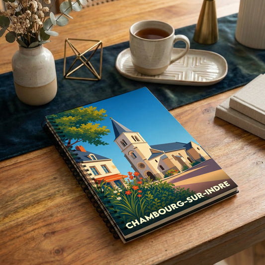 Carnet à spirales souvenir de la ville de Chambourg-sur-Indre avec une illustration stylisée de son église.