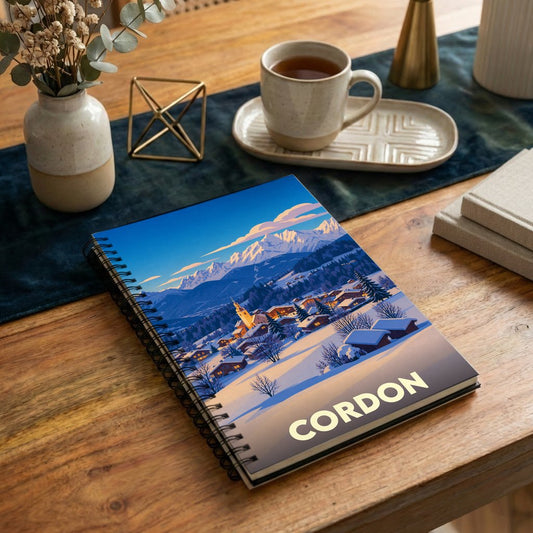 Carnet à spirale souvenir de la ville de Cordon avec une illustration hivernale stylisée.