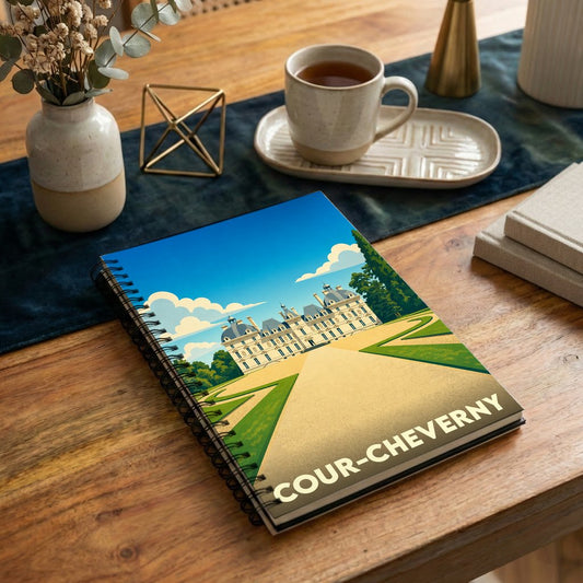 Carnet souvenir de la ville de Cour-Cheverny avec une illustration stylisée de son château.