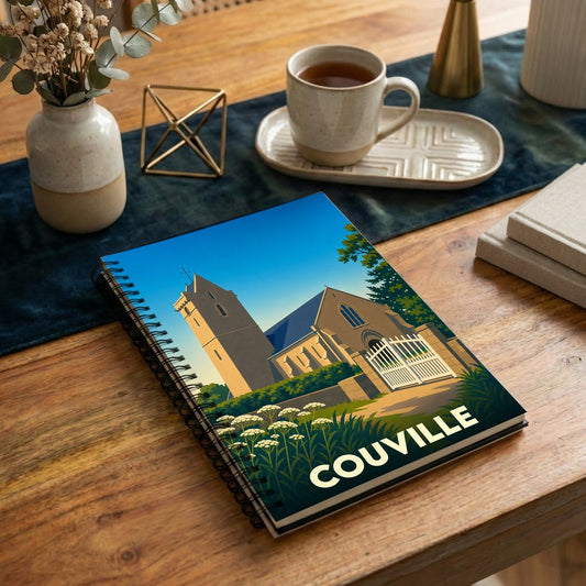 Carnet souvenir de la ville de Couville avec une illustration stylisée de son église.