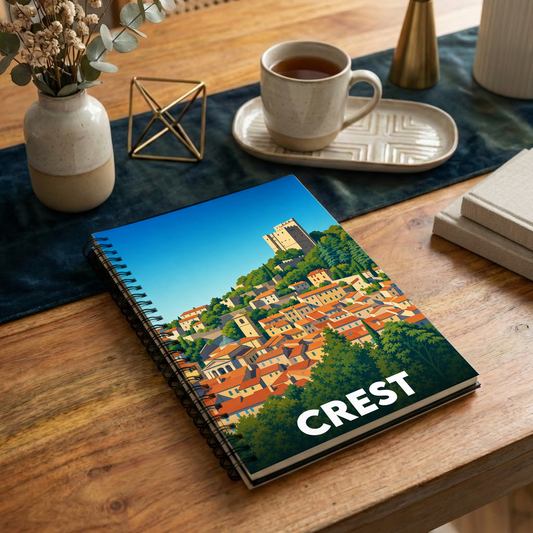 Carnet souvenir de la ville de Crest avec une illustration stylisée.